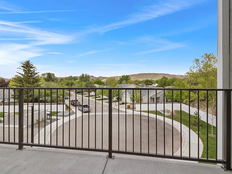 The Edge at State Apartments & Townhomes — Photo 34