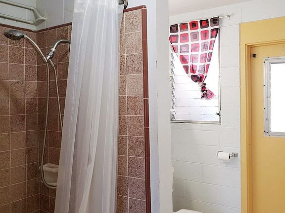 4th image of 725 Birch St APT 5