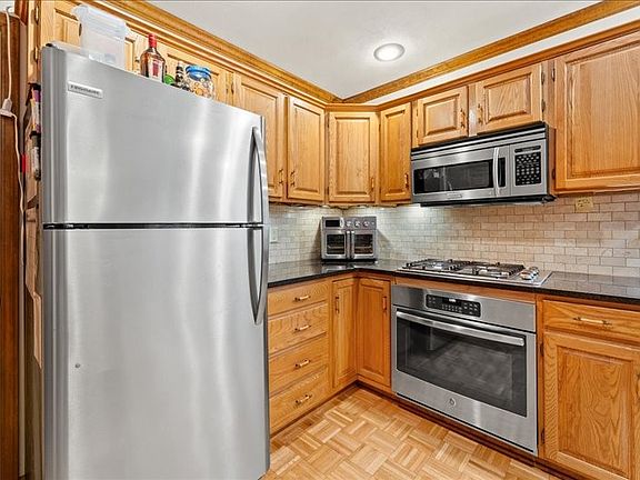 5th image of 936 Southern Pines Dr