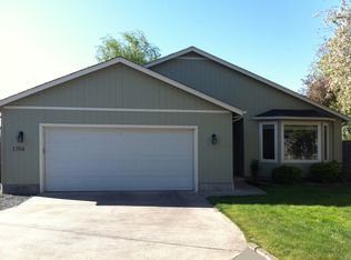 1764 N 10th St, Central Pt, OR 97502