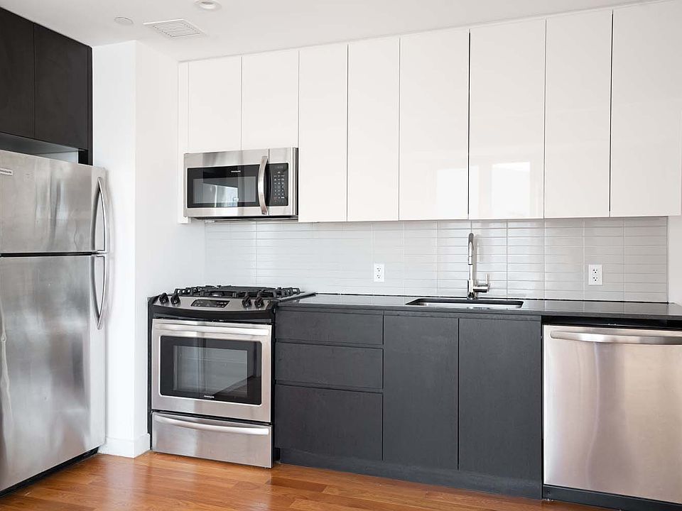 1st image of 3143 Vernon Blvd #808