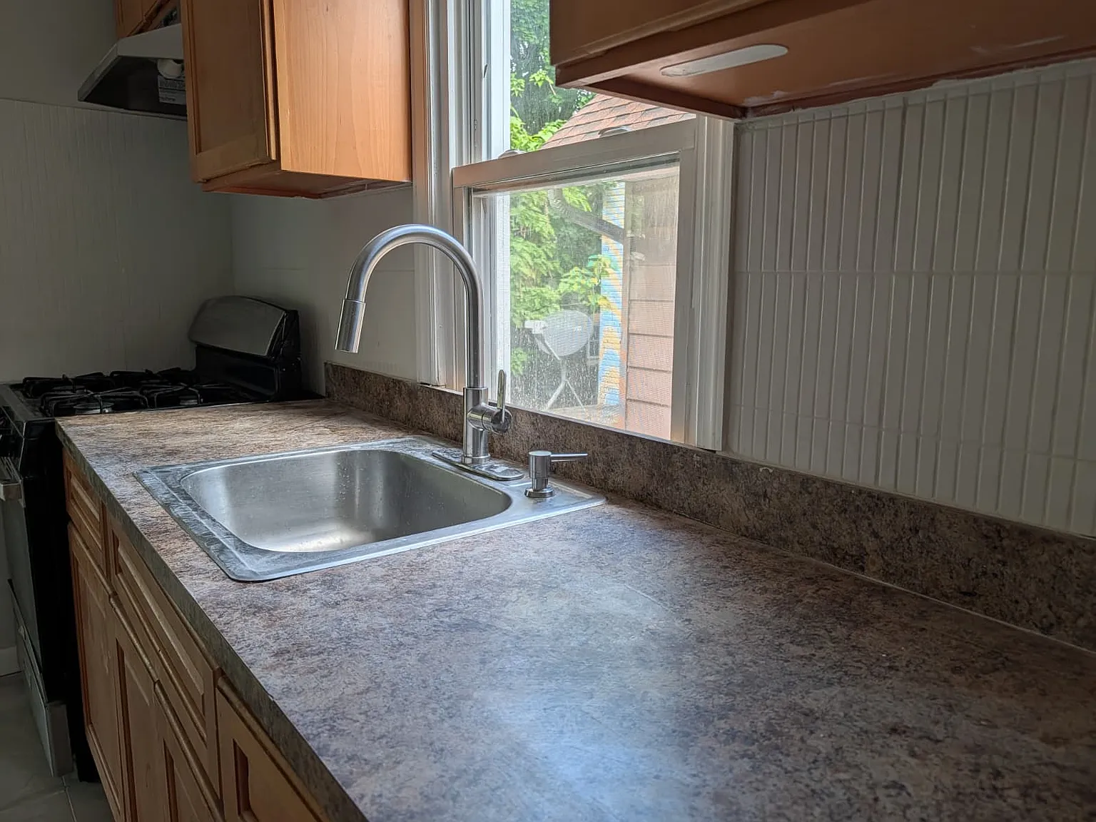 3 bed, $2,000 — Photo 2