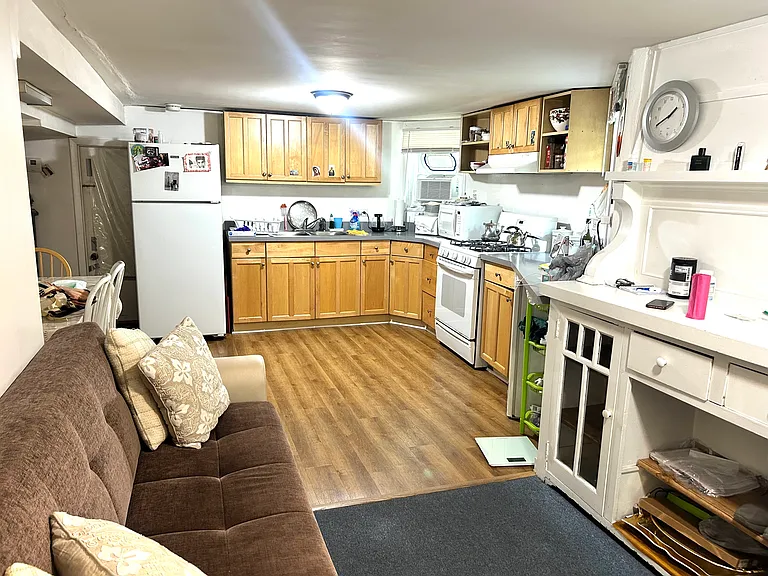 5845 N Virginia Ave #BASEMENT — Photo 2
