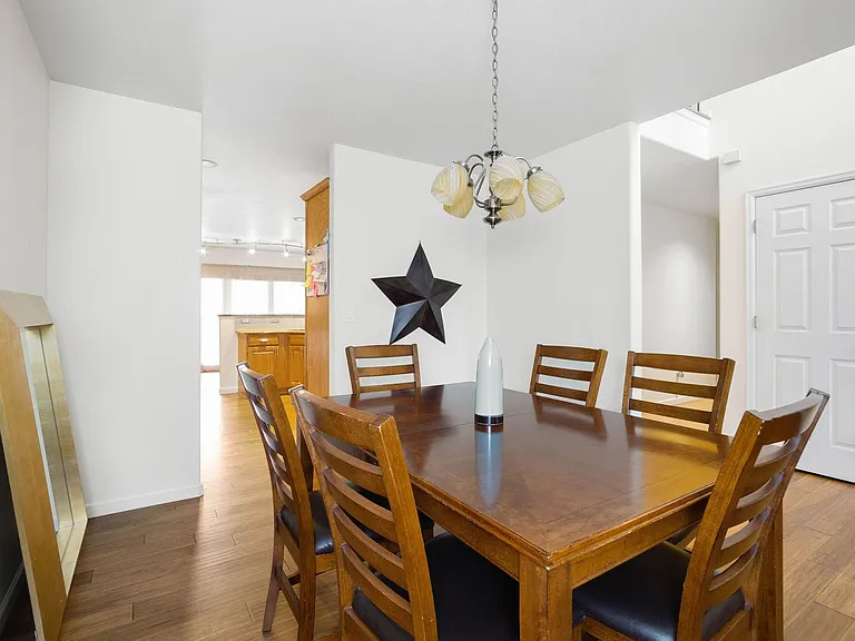 146 Luxury Ln — Photo 7