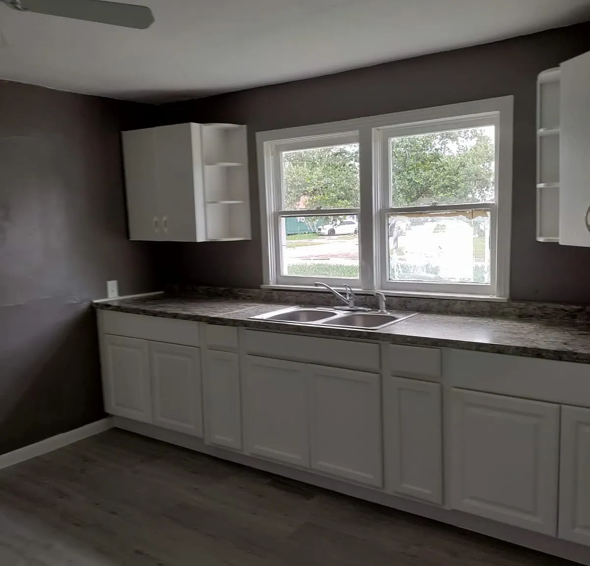 529 W Doddridge Ave — Photo 1