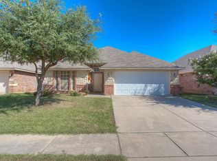 8205 Riversprings Dr, Hurst, TX 76053