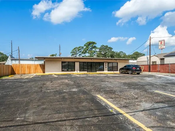 909 Houston St, Conroe, TX 77301