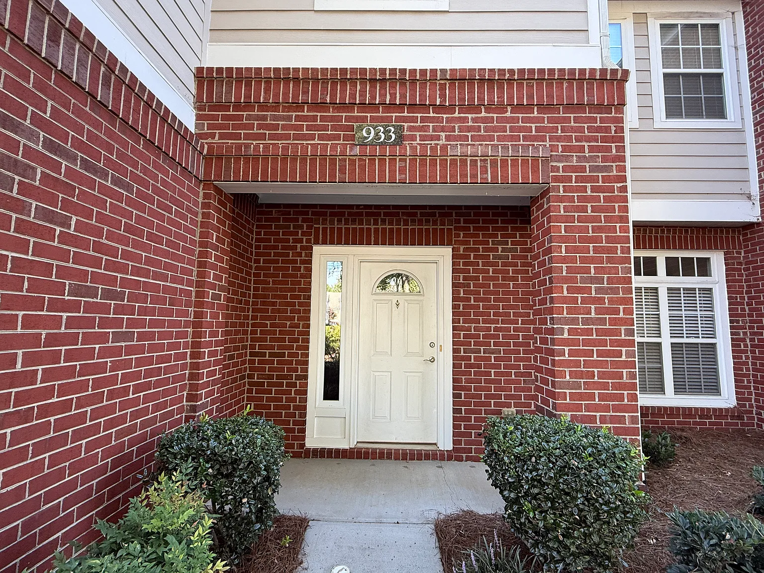 3 bed, 2.5 bath, 1484 sqft, $2,100 — Photo 4