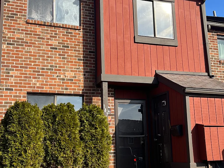 147 Larchwood Ct — Photo 10