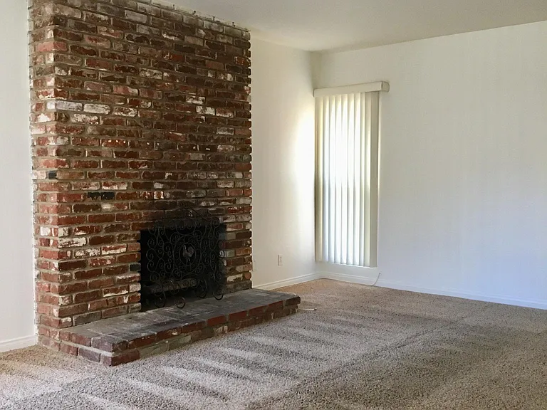 116 N Western Ave #2 — Photo 3