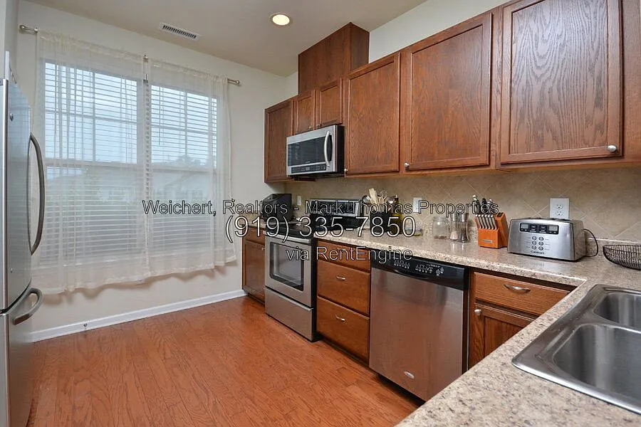 2 bed, 2.5 bath, 1362 sqft, $1,700 — Photo 2