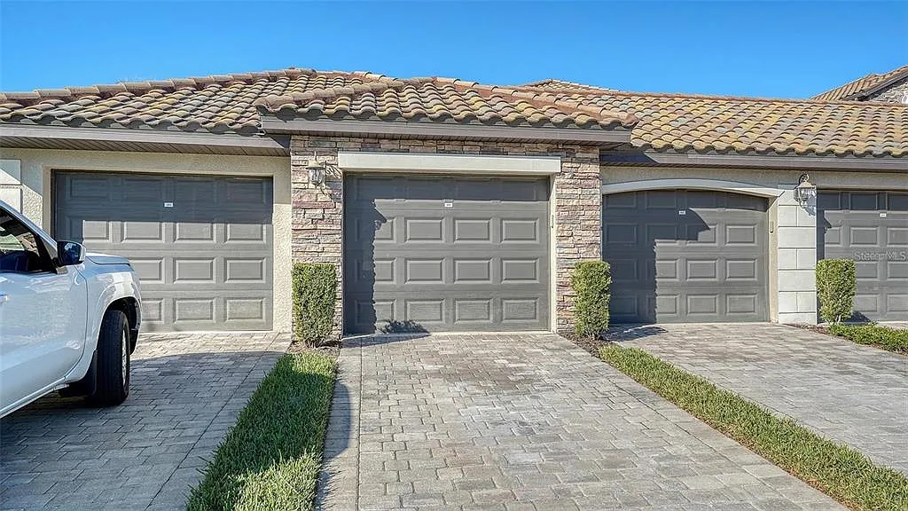 2 bed, 2.0 bath, 1569 sqft, $3,200 — Photo 3