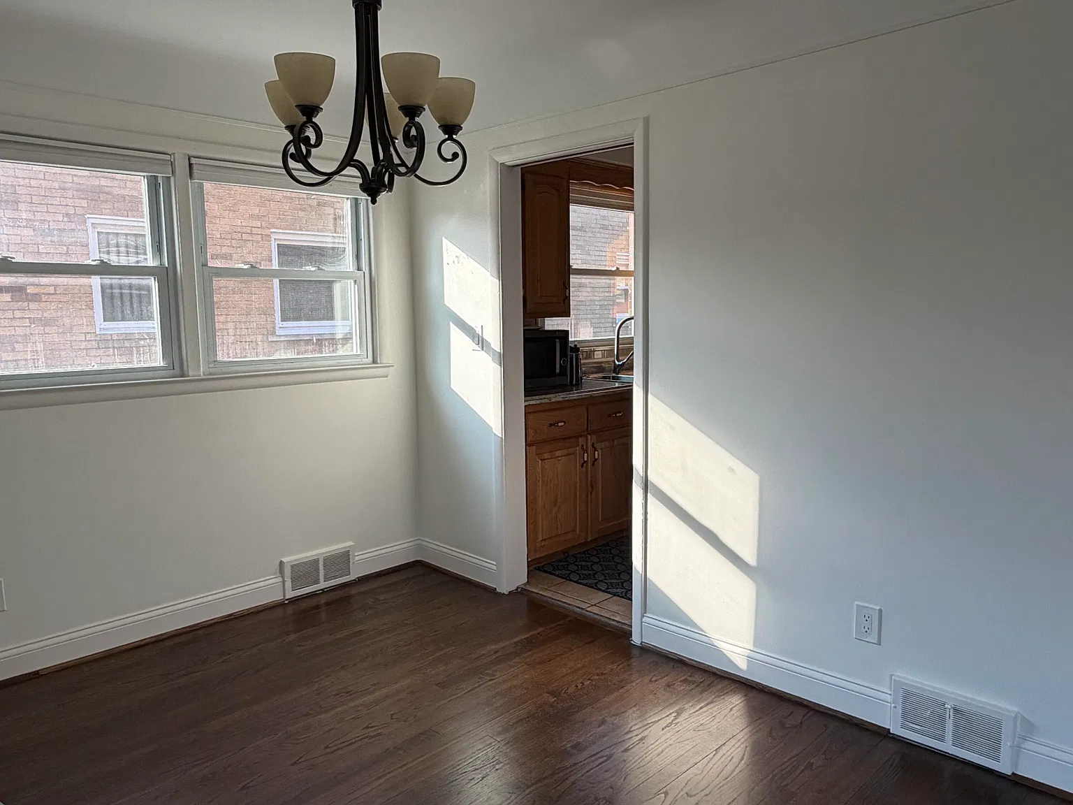 4 bed, 2.5 bath, 1660 sqft, $2,100 — Photo 3