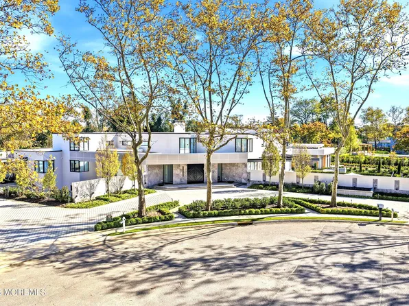 14 Saxony Drive, Oakhurst, NJ 07755