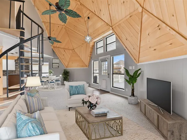 12901 E Barcelona, Galveston, TX 77554