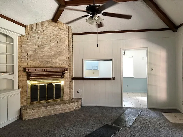 2123 Lakeville Dr — Photo 5