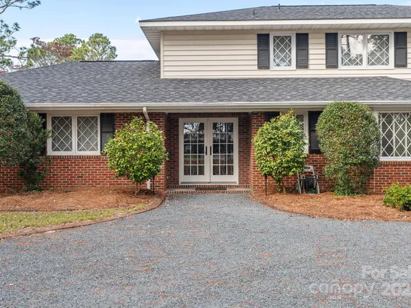 2000 Airport Rd, Whispering Pines, NC 28327