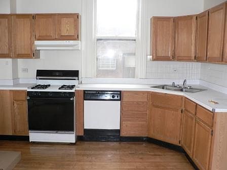 1st image of 626 W Wellington Ave APT 2