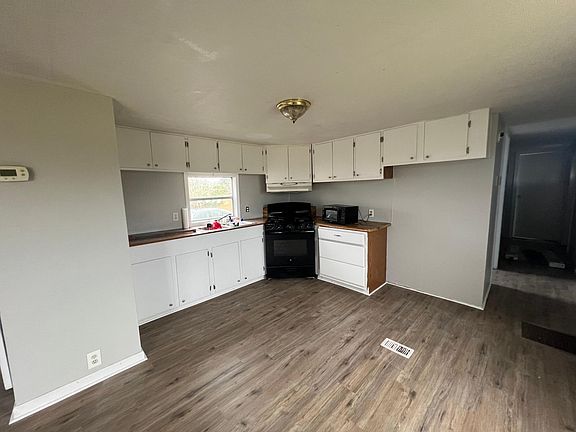 stove and refrigerator will be provided