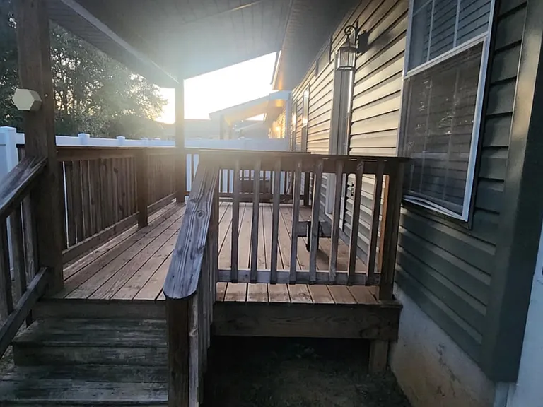 520 Winthrope Ln — Photo 11