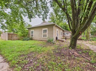 118 N Chestnut St, Douglass, KS 67039