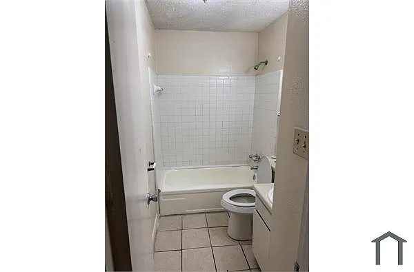 Building Photo - 1561 Abbey Rd #D