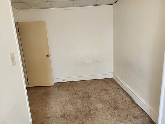 3rd image of 323 N 8th St Floor 2