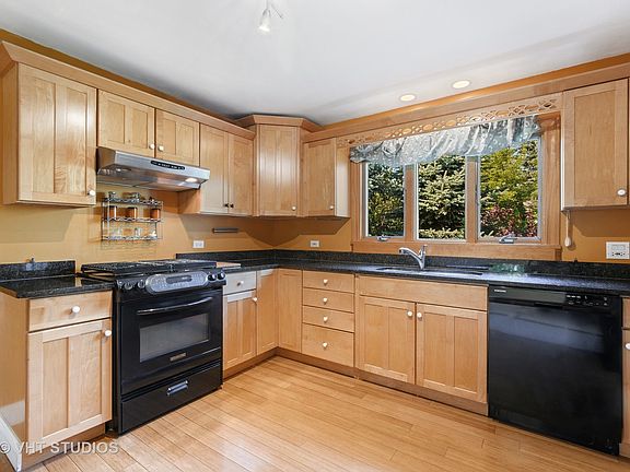 4th image of 1530 Deerfield Pl