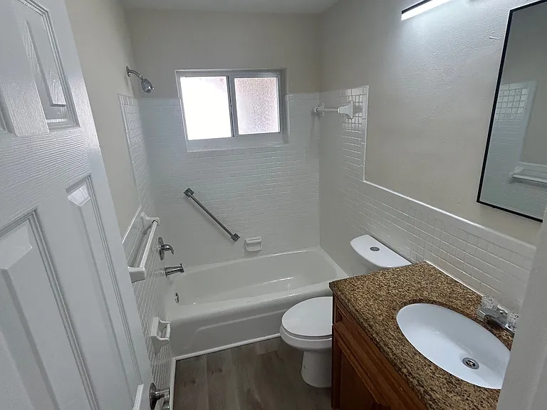 Lush Apartments — Photo 29