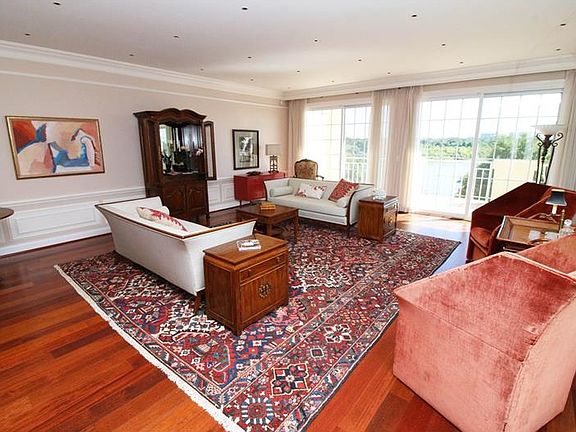 3rd image of 1110 SW Ivanhoe Blvd #240