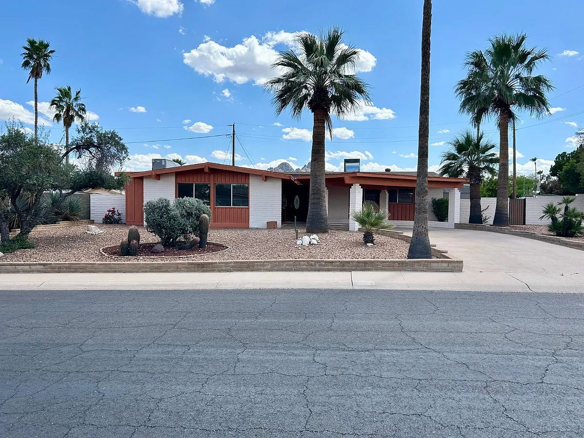 Building Photo - 2601 E Cinnabar Ave