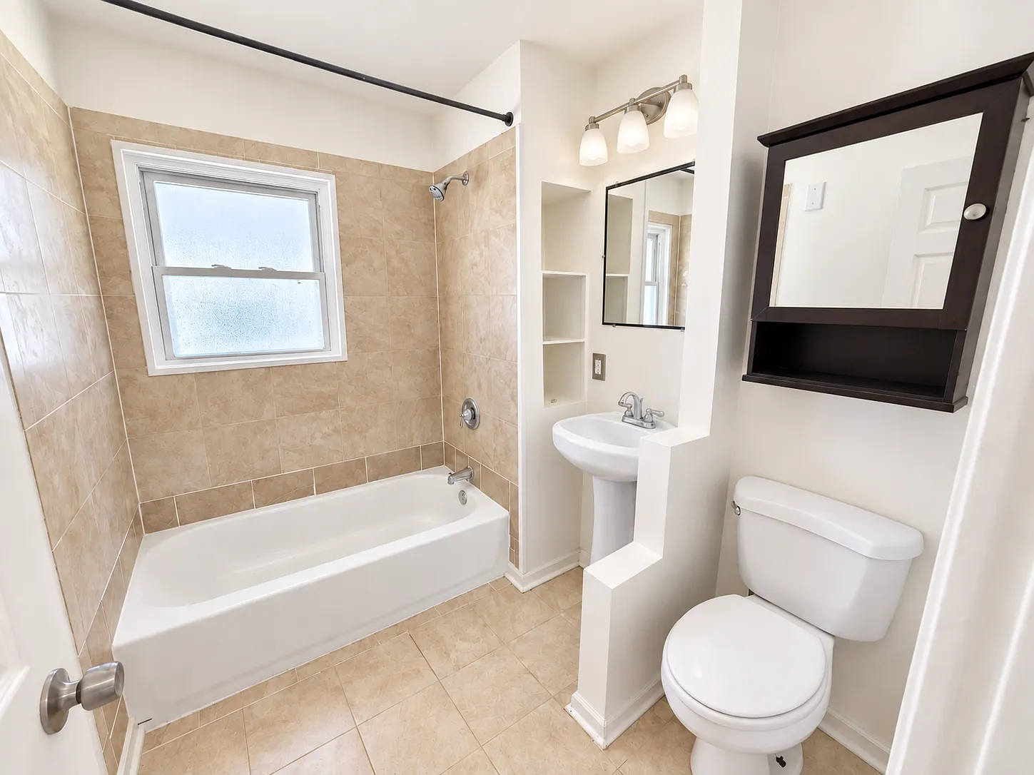 2 bed, 1.5 bath, 1500 sqft, $1,400 — Photo 1