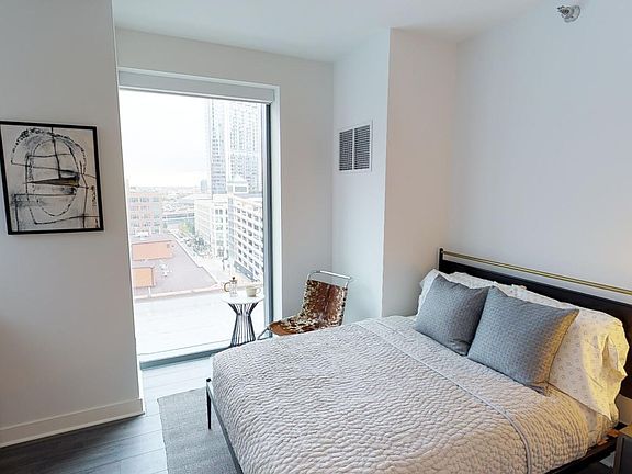 4th image of 105 W Kinzie St #708