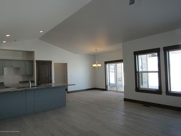 5th image of 1208 River Meadows Dr