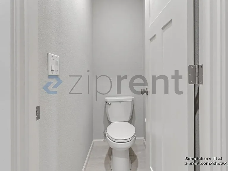 6460 N 89th Ave — Photo 29
