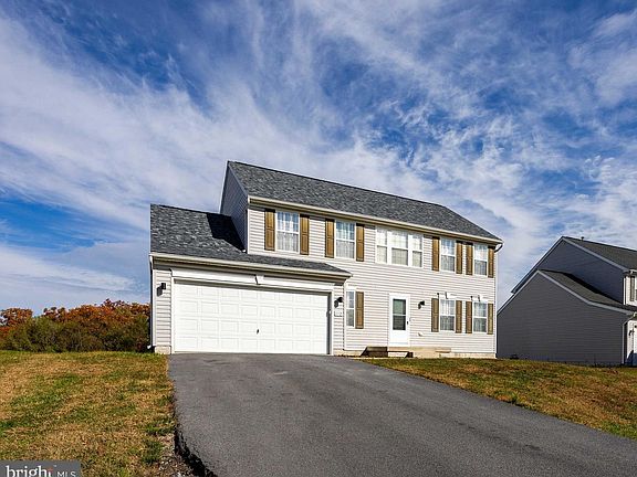 3rd image of 112 Equinox Way W