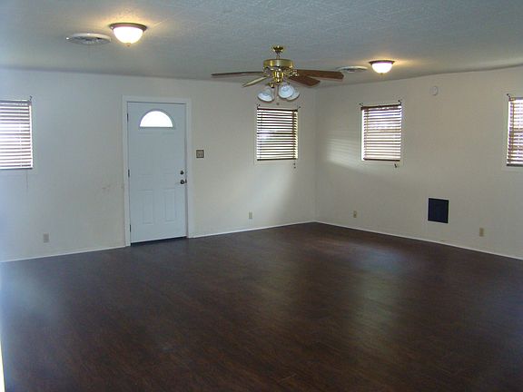 4th image of 2105 Pawhuska Dr