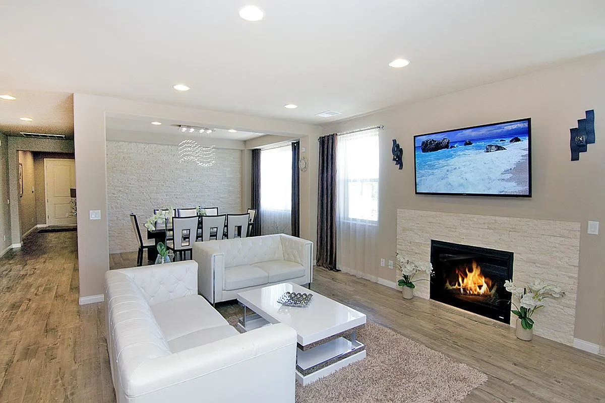 515 Papaya Dr — Photo 1