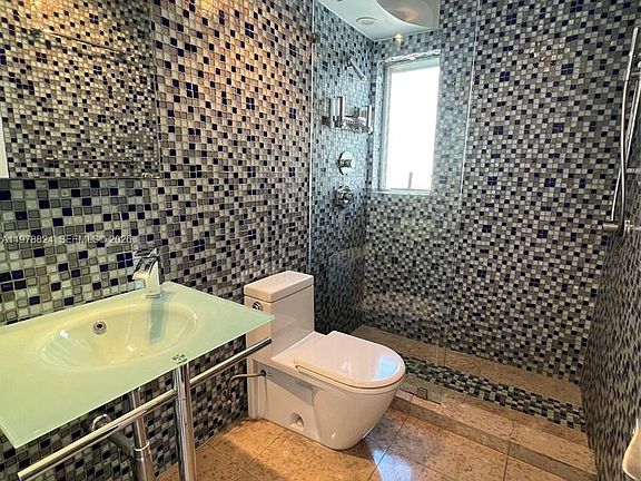 2nd image of 1340 Lincoln Rd APT 705