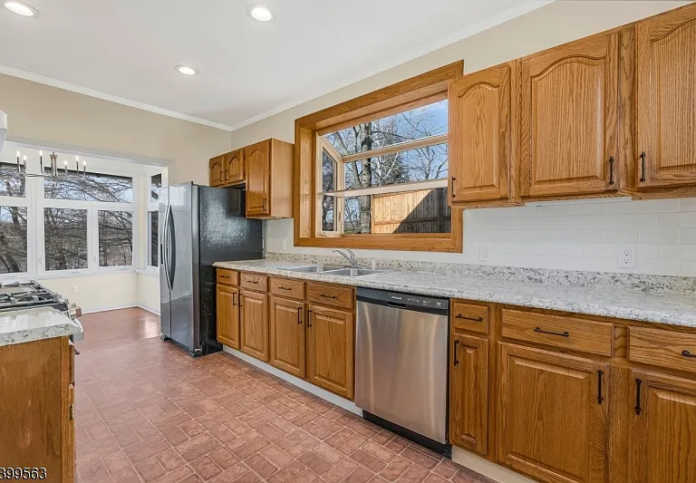 16 Tisco Ave — Photo 8