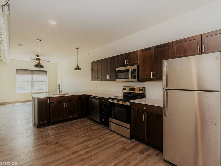 The Leo at the Hub Apartments — Photo 12