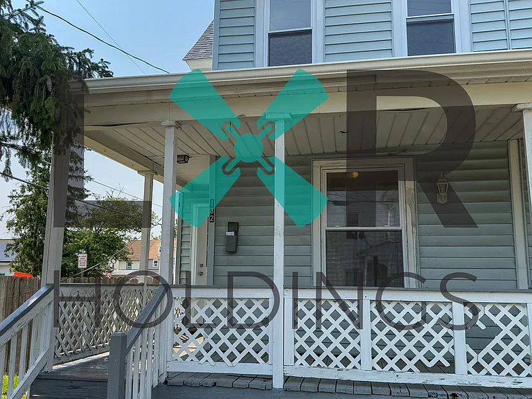 132 W McNeal St — Photo 1