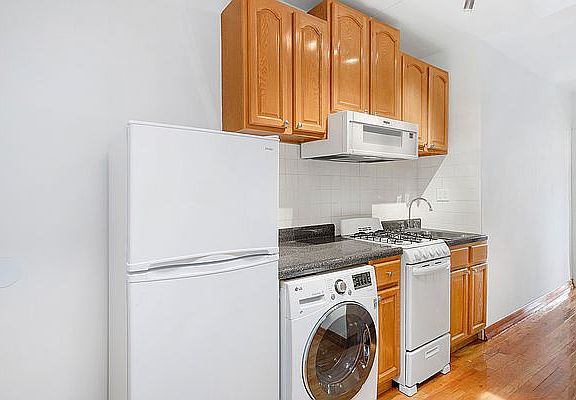 4th image of 258 W 15th St APT 5FE