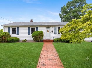 14 Primrose Dr E, Riverside, RI 02915