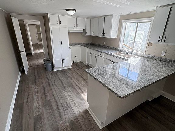 2nd image of 995 N 40th St