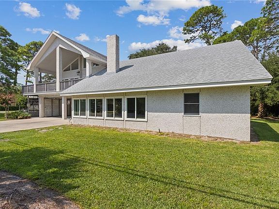 3rd image of 6 Stewart Ln