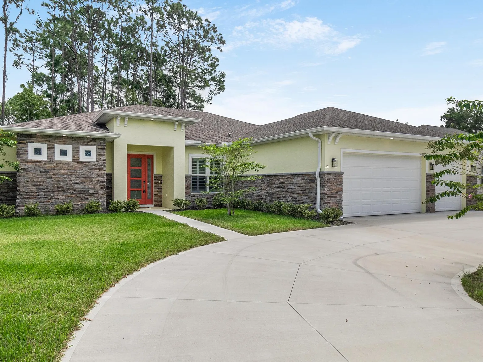 5 bed, 2526 sqft, $3,995 — Photo 1