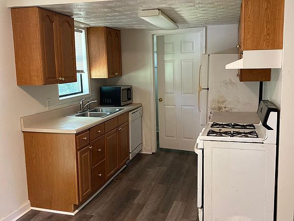 3rd image of 2148 Wells Dr SE