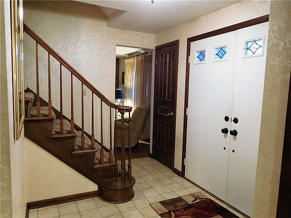 3rd image of 561 Adele Dr