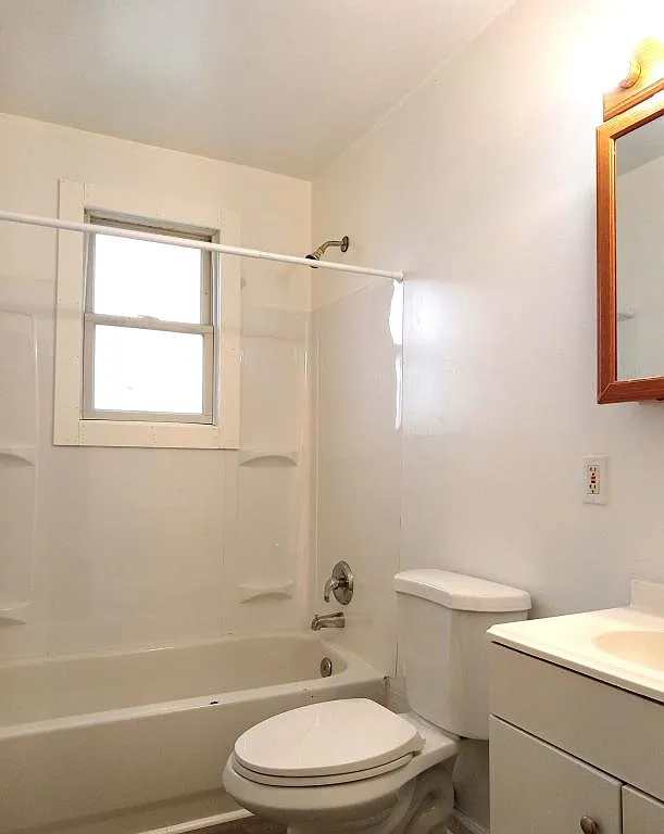 238 Hollingsworth Manor — Photo 4